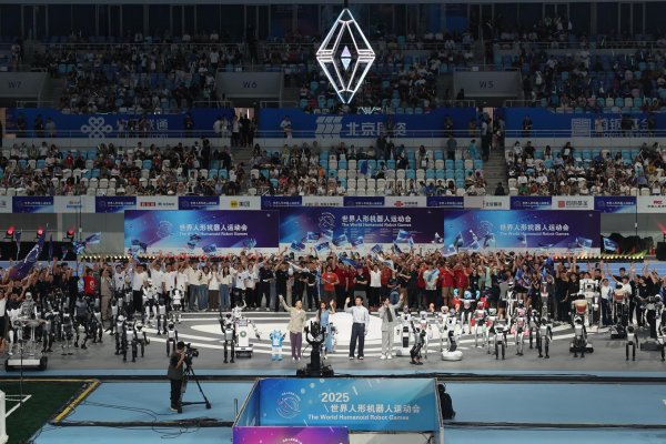 红河配资 智竞向未来！2025世界人形机器人运动会开幕